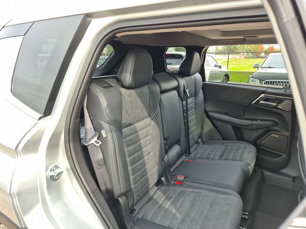 New 2026 Mitsubishi Outlander SE image 25