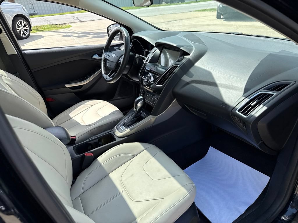 Used 2018 Ford Focus Titanium FWD image 37