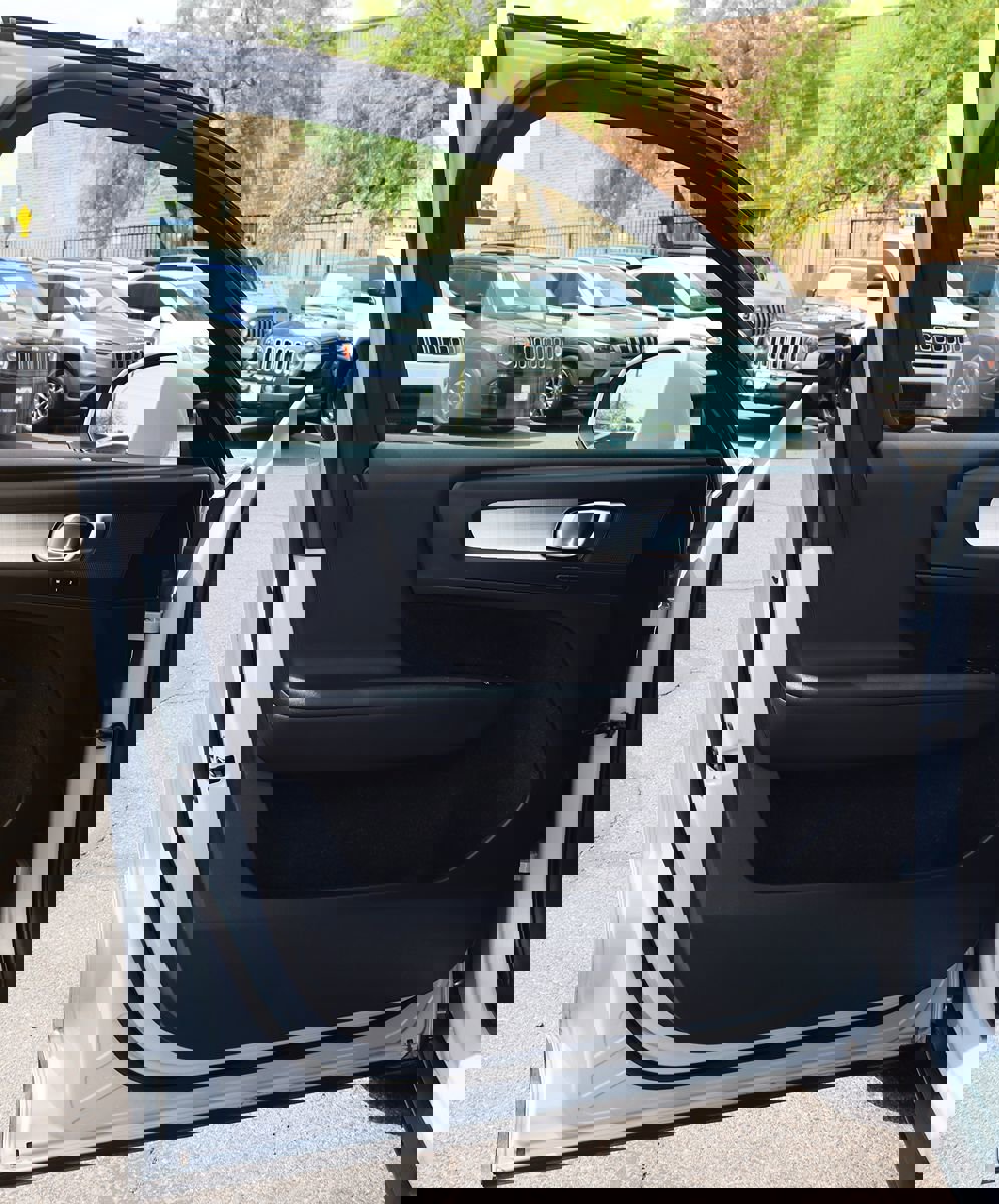 Used 2022 Volvo XC40 T4 Momentum image 30