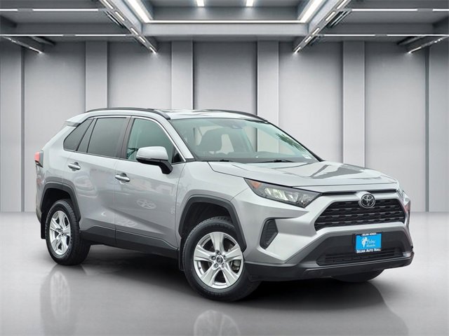 Used 2019 Toyota RAV4 LE image 1