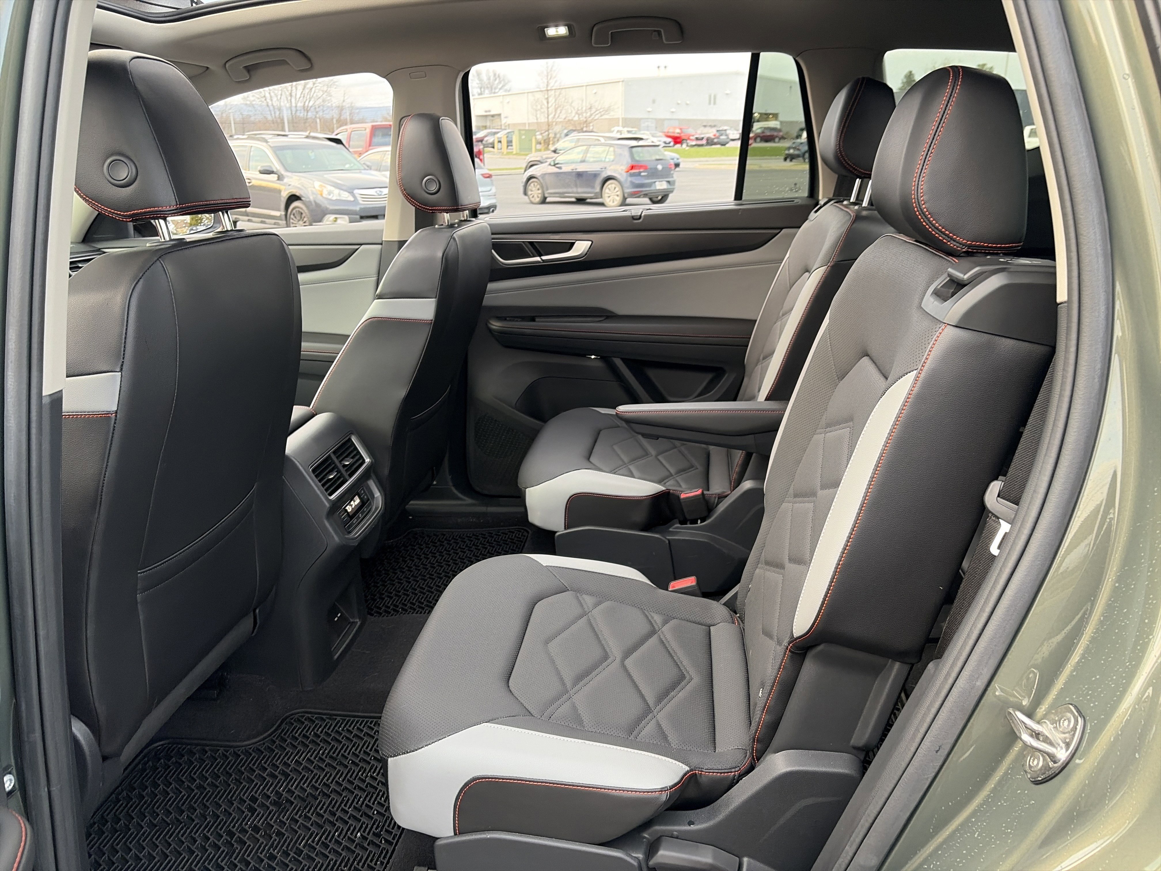 Used 2024 Volkswagen Atlas Peak Edition SE image 25