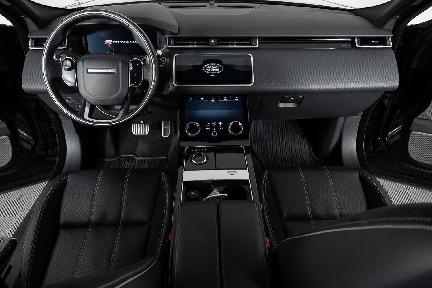 Used 2018 Land Rover Range Rover Velar R-Dynamic SE image 32
