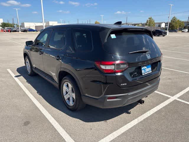 Used 2023 Honda Pilot LX image 3