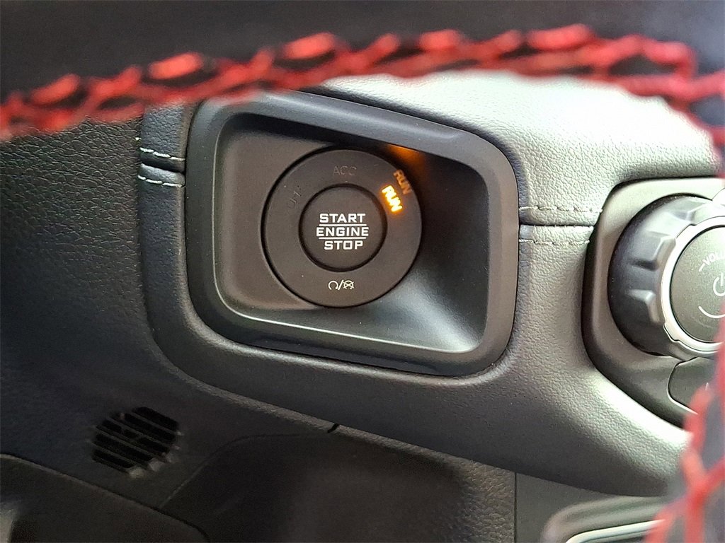 Used 2024 Jeep Gladiator Rubicon w/ Technology Group image 24