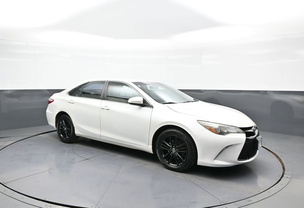 Used 2015 Toyota Camry SE image 4