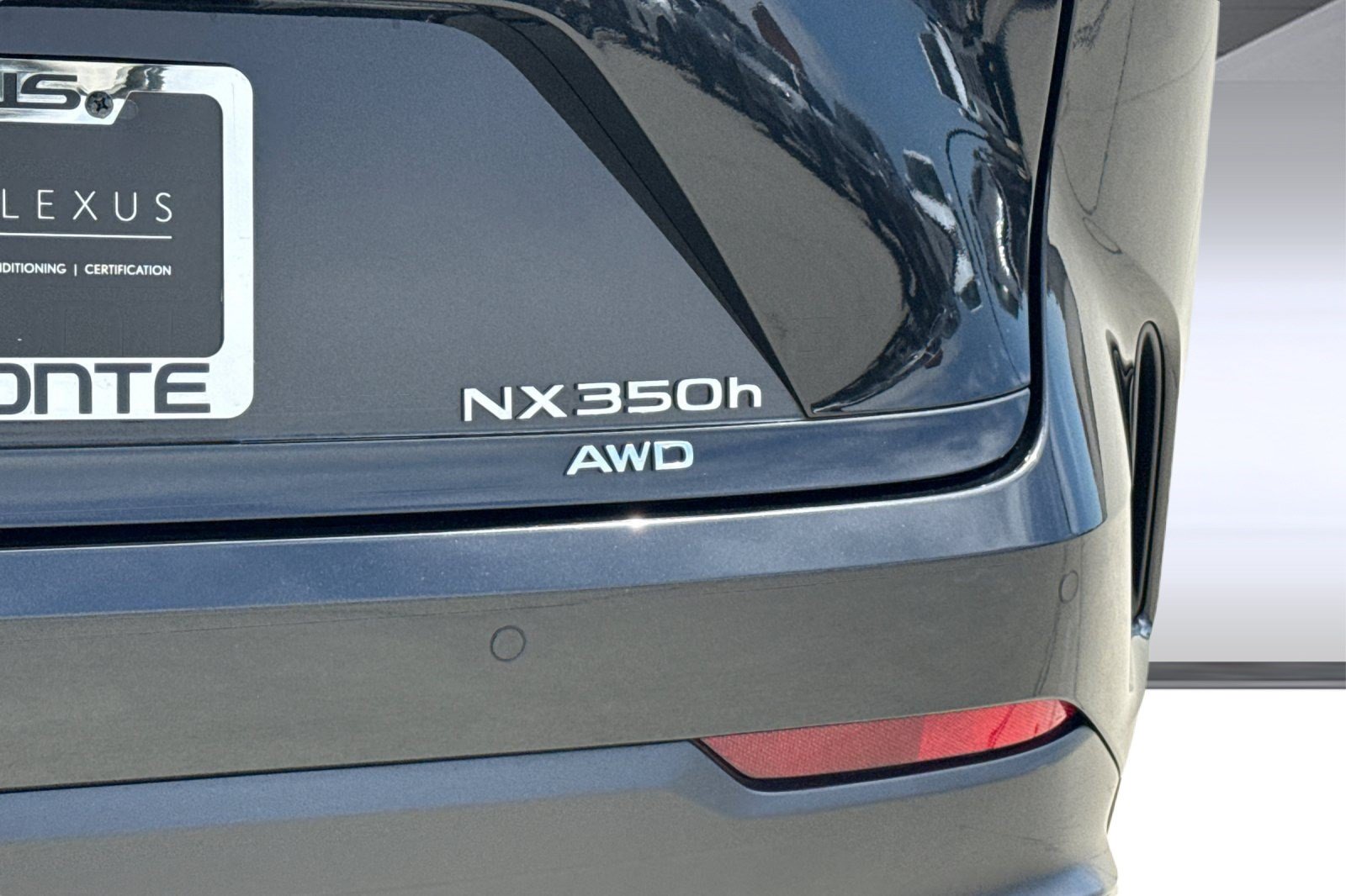 Certified 2025 Lexus NX 350h AWD w/ Accessory Package (A2) image 21