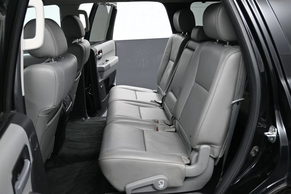 Used 2018 Toyota Sequoia Limited w/ Safety & Convenience Package AWD/4WD image 15