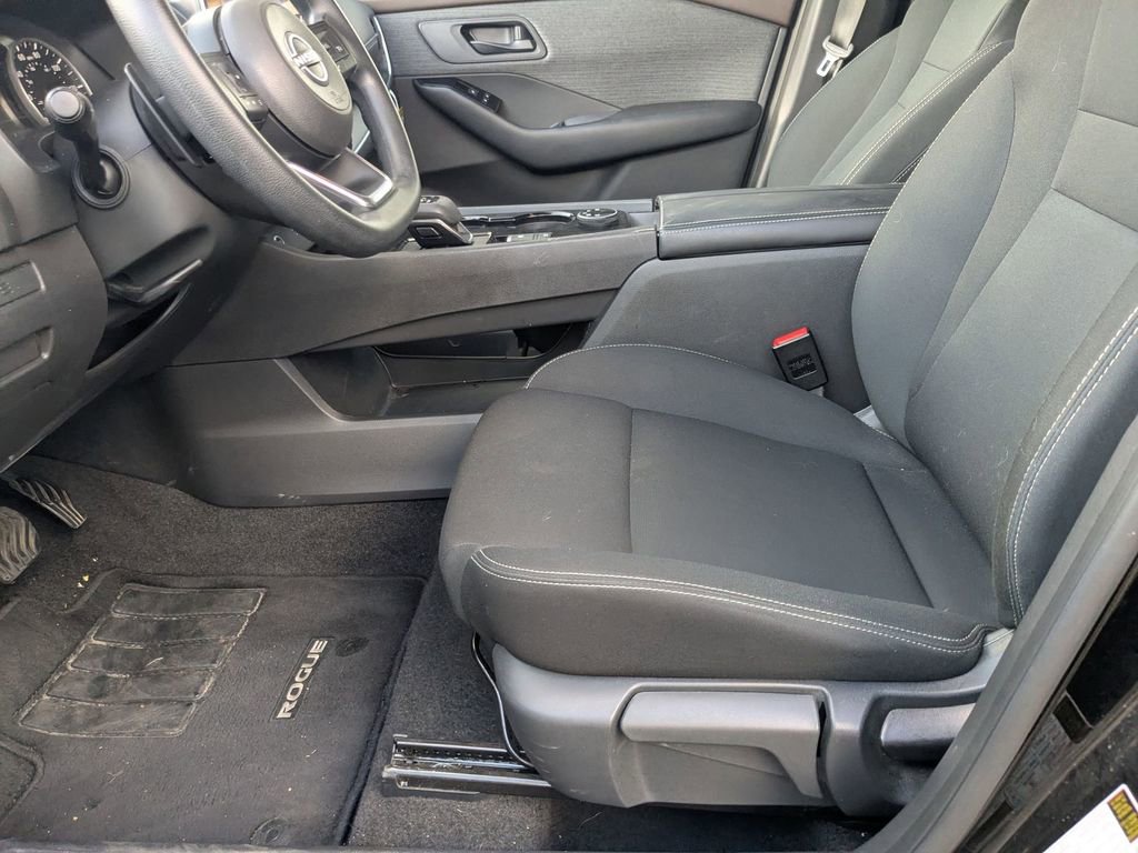 Used 2023 Nissan Rogue S image 11