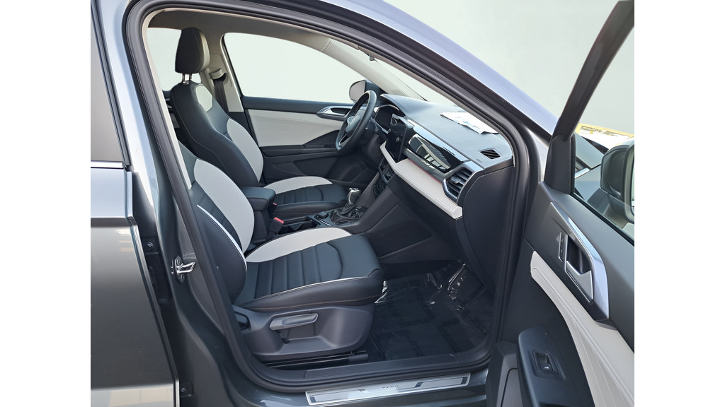 New 2025 Volkswagen Taos SEL AWD/4WD image 16