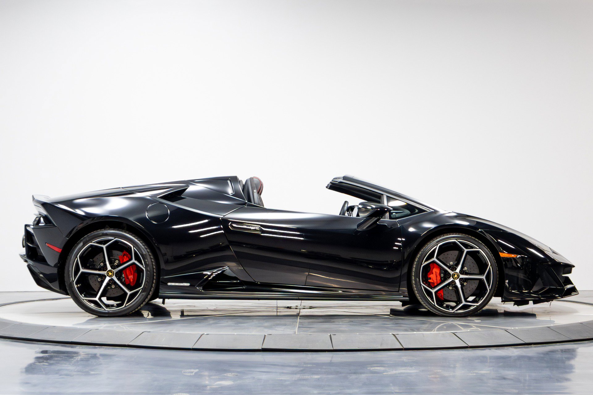Used 2020 Lamborghini Huracan EVO image 18
