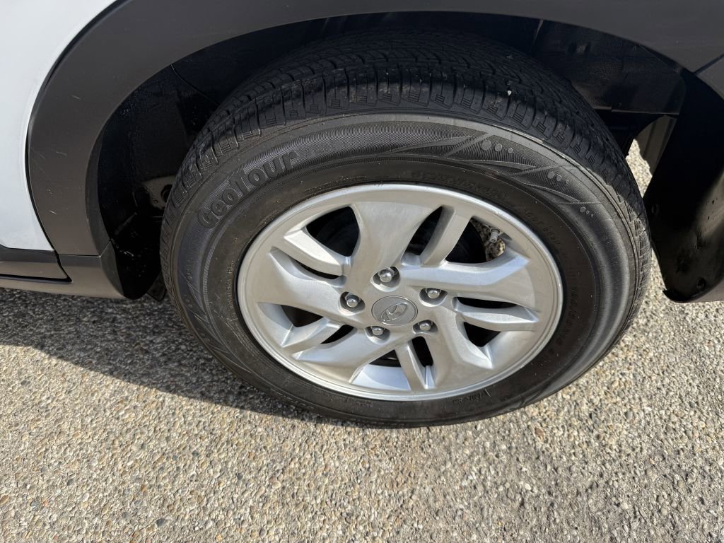 Used 2021 Hyundai Venue SE image 17