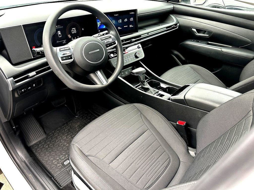 Used 2025 Hyundai Santa Cruz SE image 16