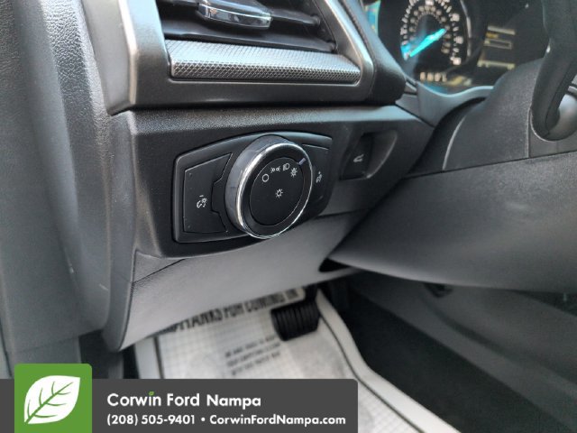 Used 2018 Ford Fusion SE w/ Fusion SE Technology Package FWD image 13