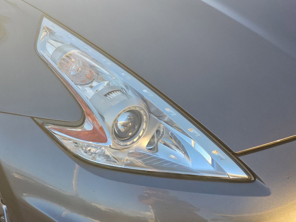 Used 2017 Nissan 370Z w/ Sport Package image 33