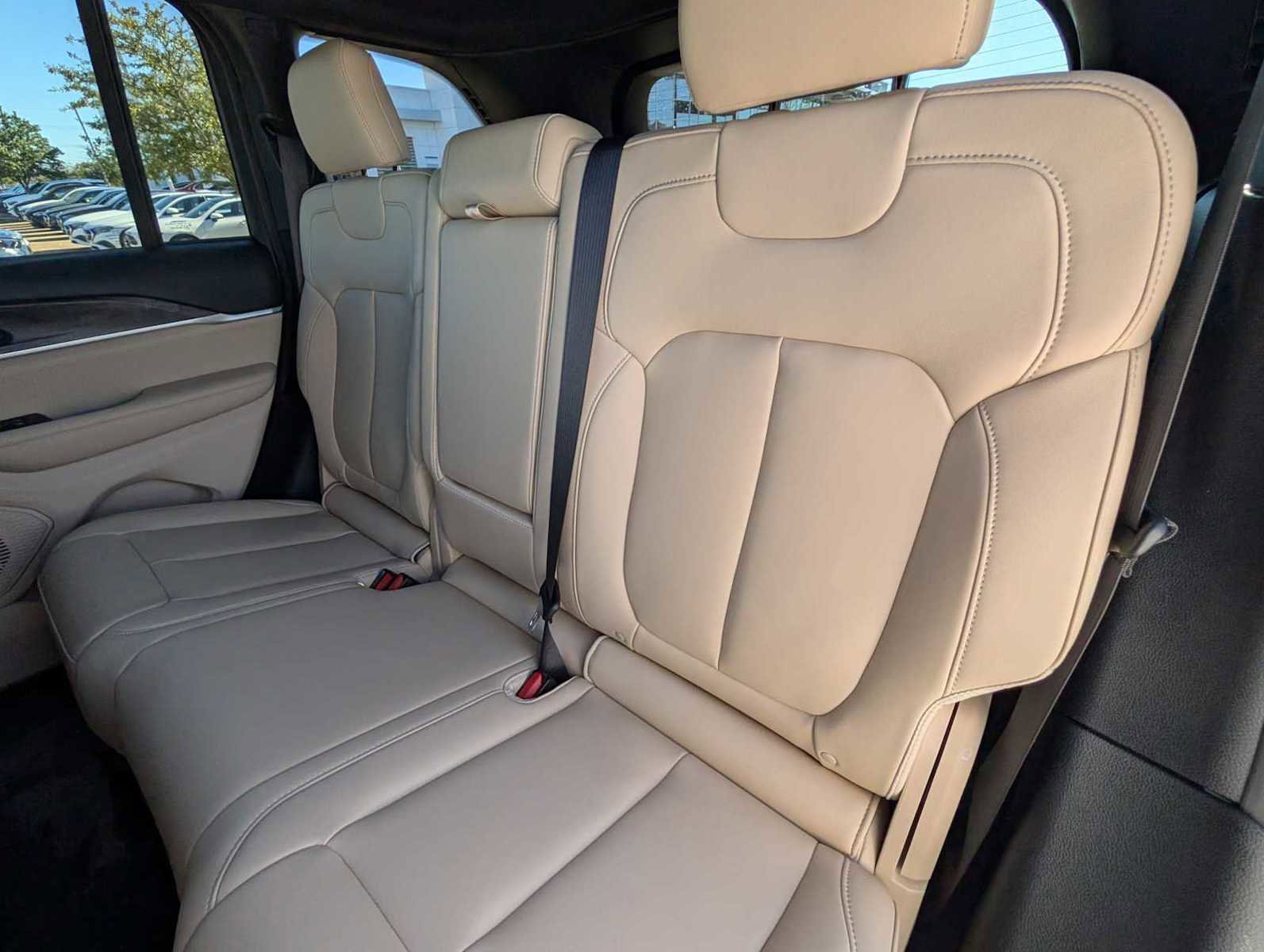 Used 2024 Jeep Grand Cherokee Limited image 22