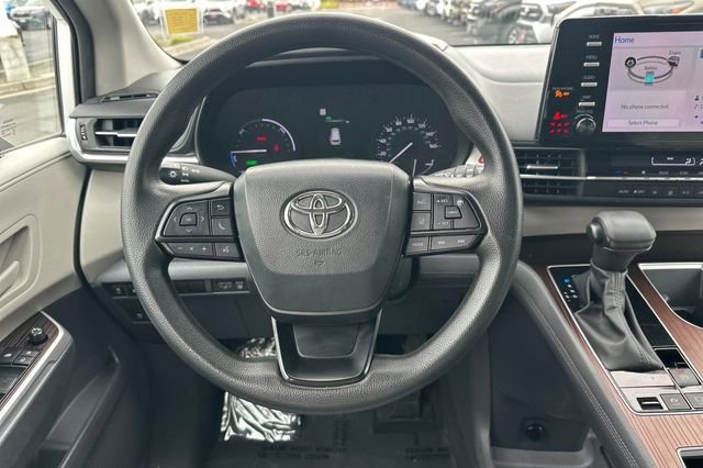 Used 2023 Toyota Sienna LE image 16
