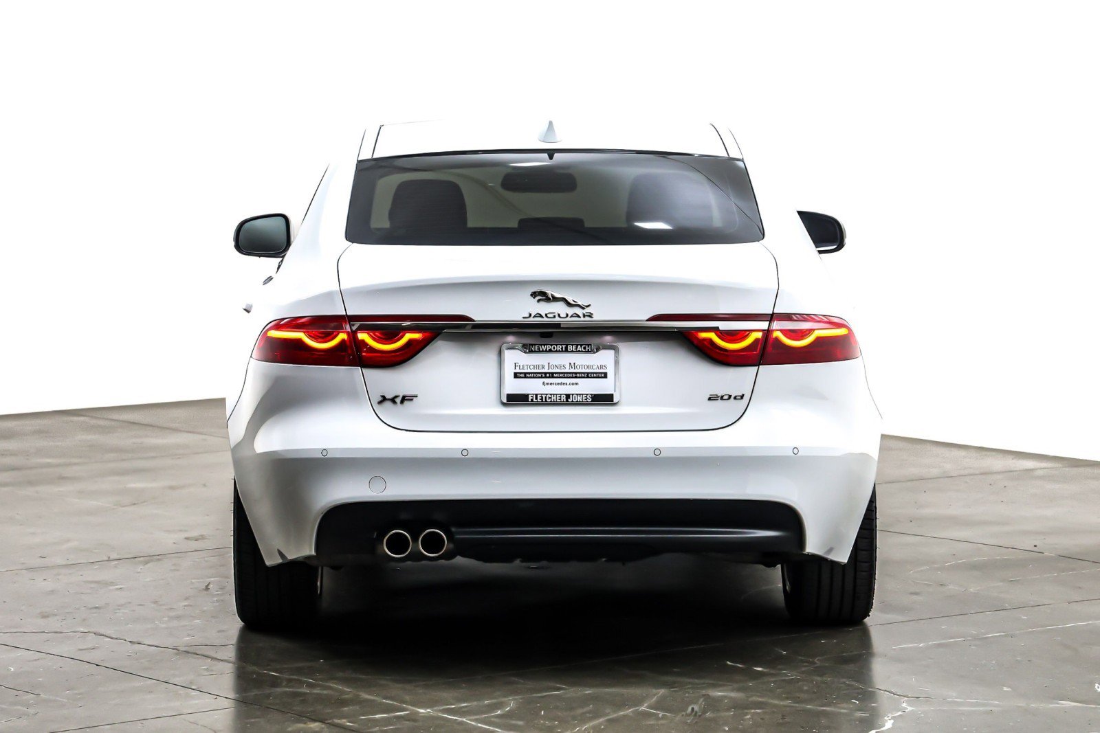 Used 2017 Jaguar XF Premium image 4