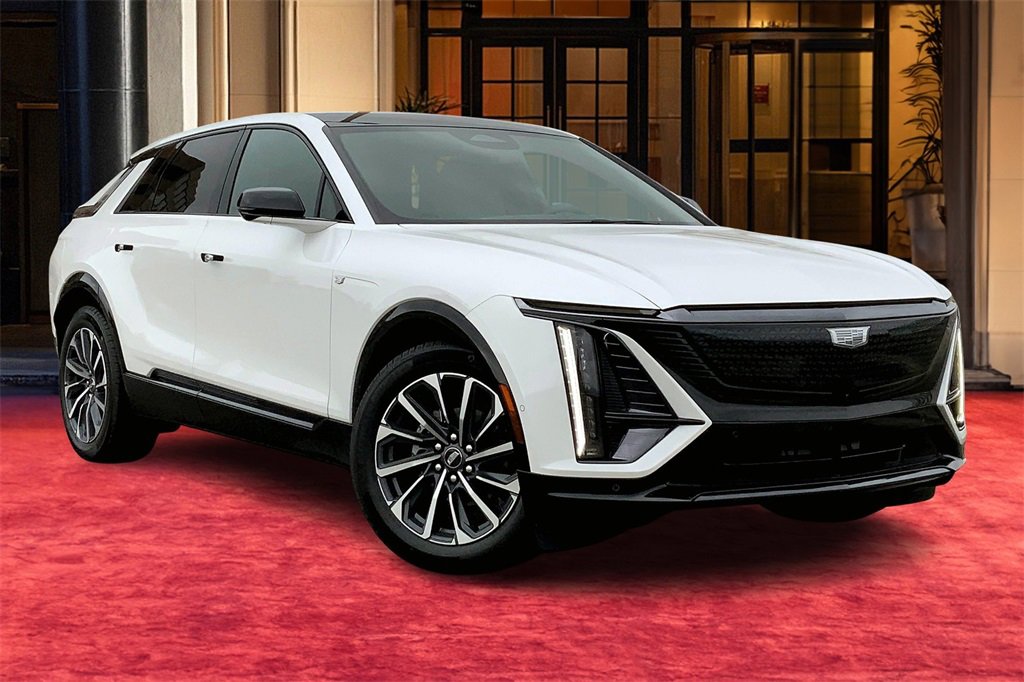 Used 2025 Cadillac Lyriq Sport image 2