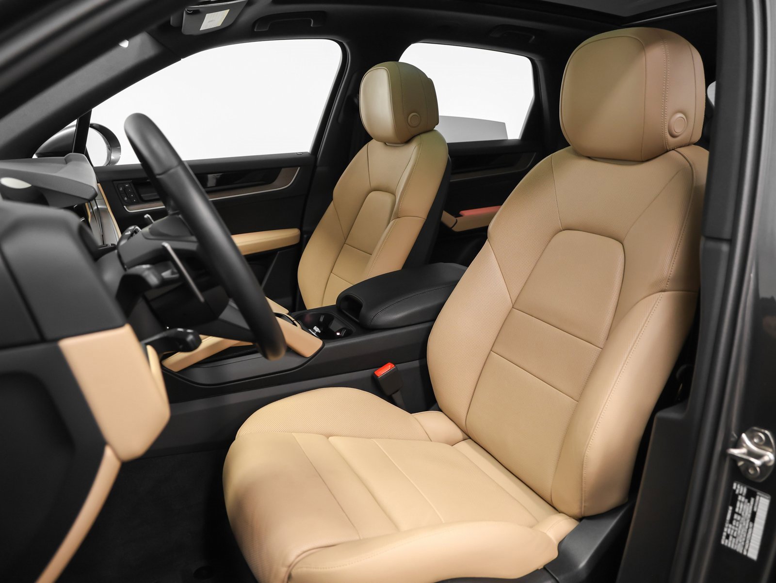 Used 2025 Porsche Cayenne image 43