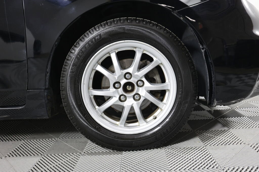 Used 2014 Toyota Prius V Two image 2