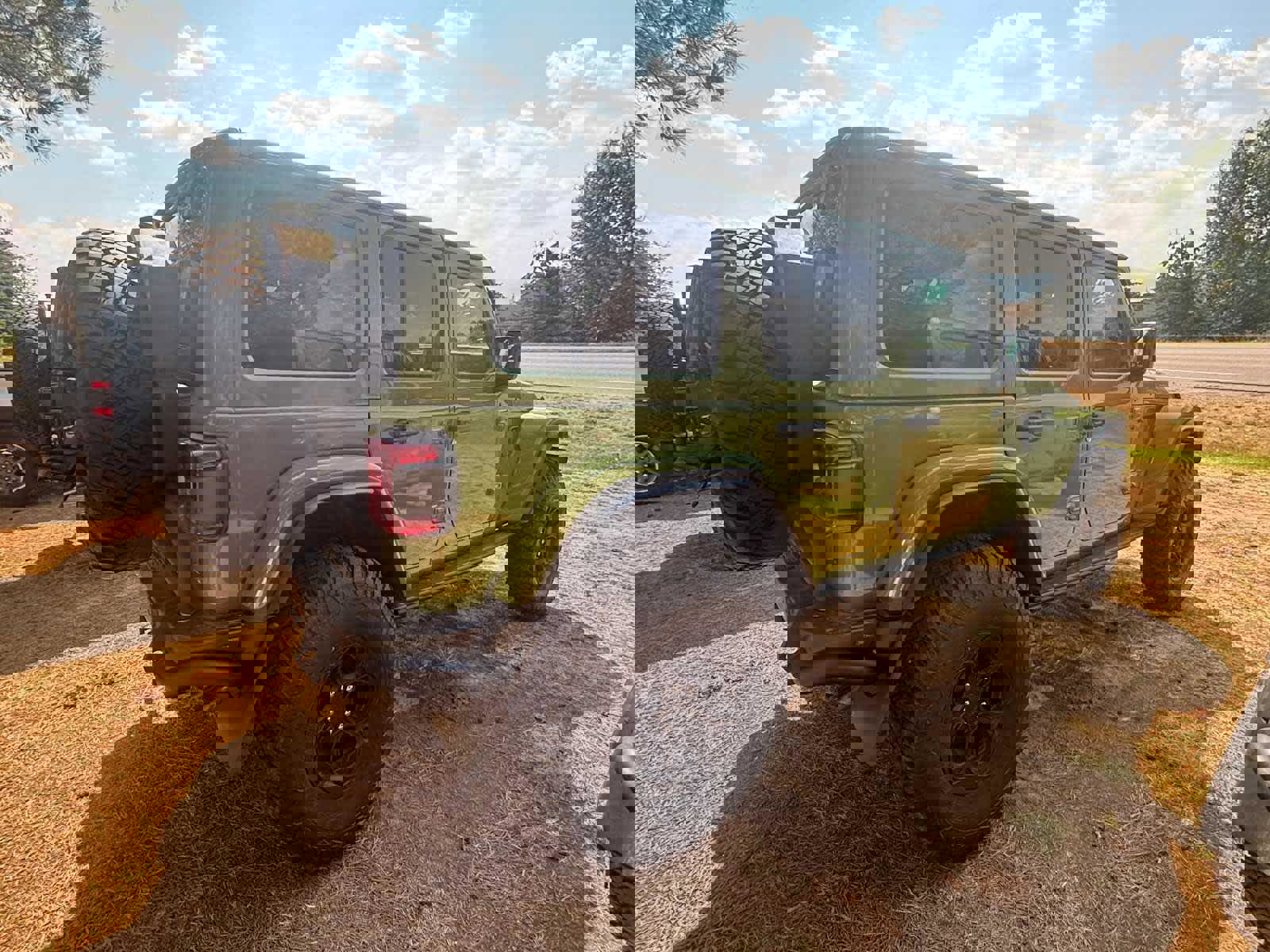 New 2025 Jeep Wrangler Unlimited Rubicon 392 image 15