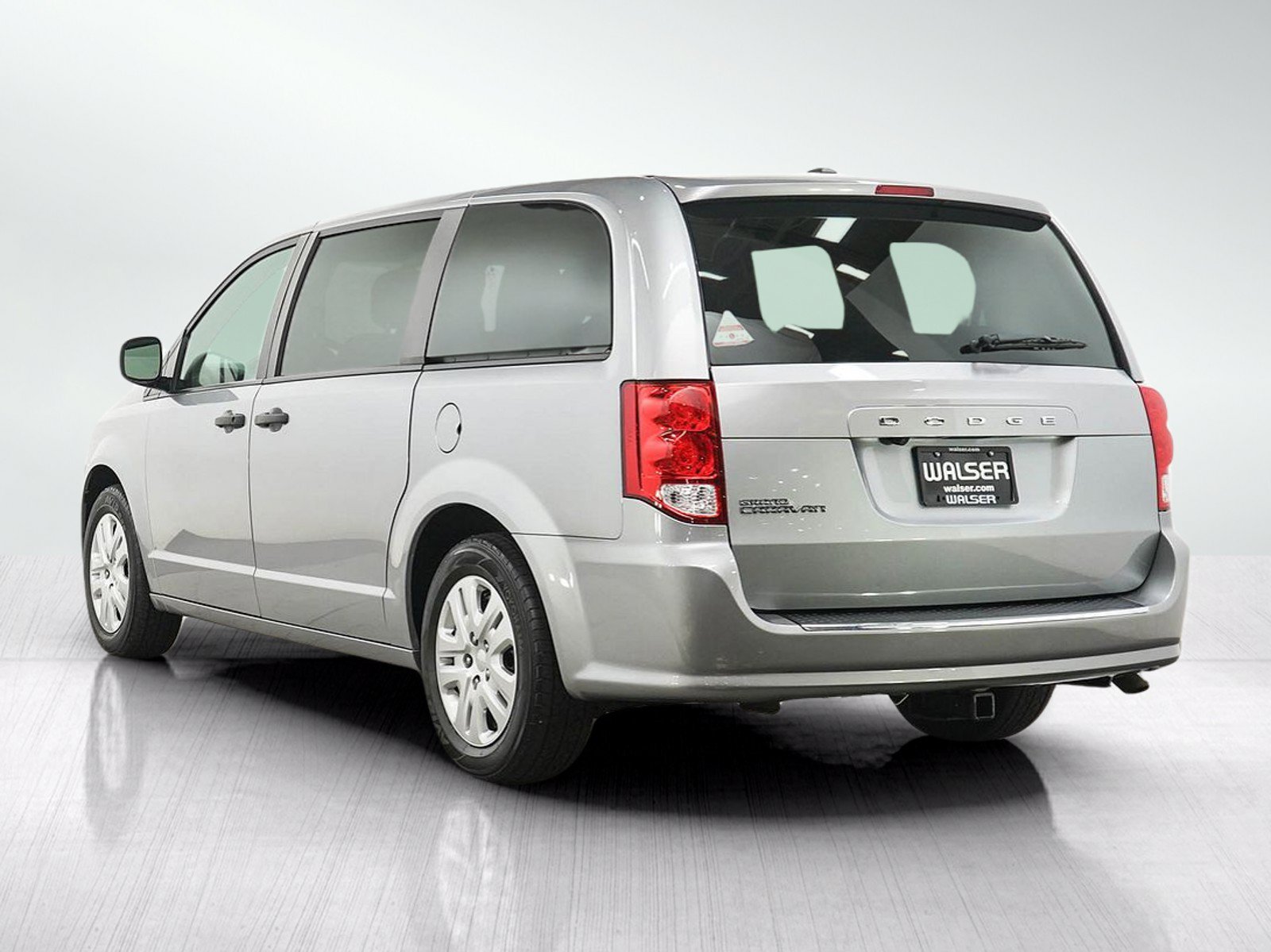Used 2020 Dodge Grand Caravan SE w/ UConnect Hands-Free Group FWD image 3