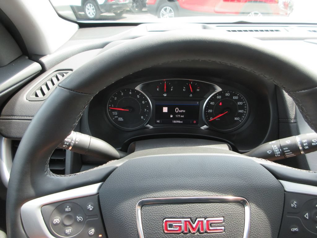 Certified 2024 GMC Terrain SLT w/ Infotainment Package II FWD image 30