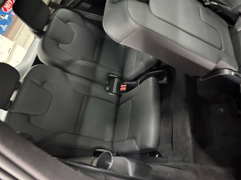 Certified 2025 Volvo XC90 B5 Plus w/ Protection Package Premier image 19