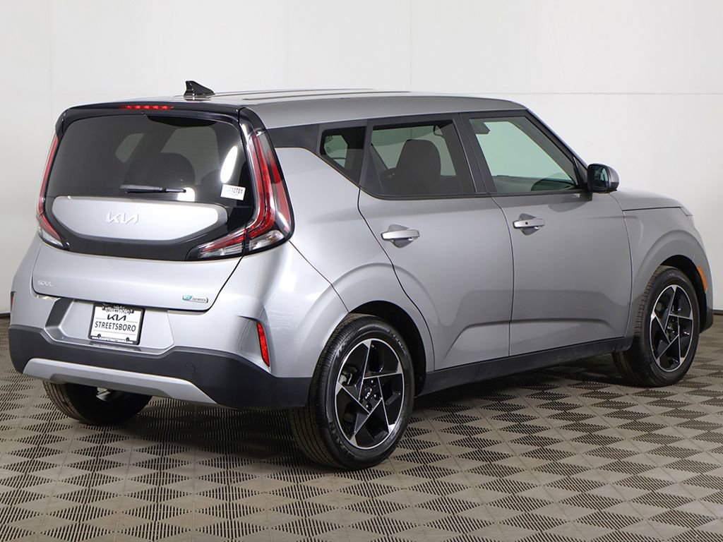 Used 2023 Kia Soul EX image 11
