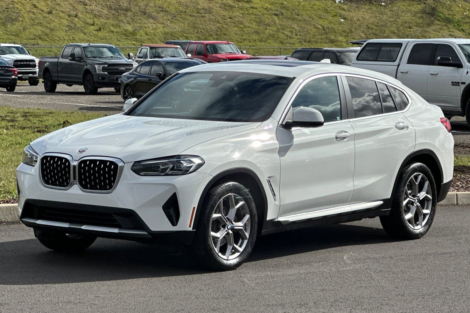 Used 2023 BMW X4 xDrive30i w/ Premium Package AWD/4WD image 7
