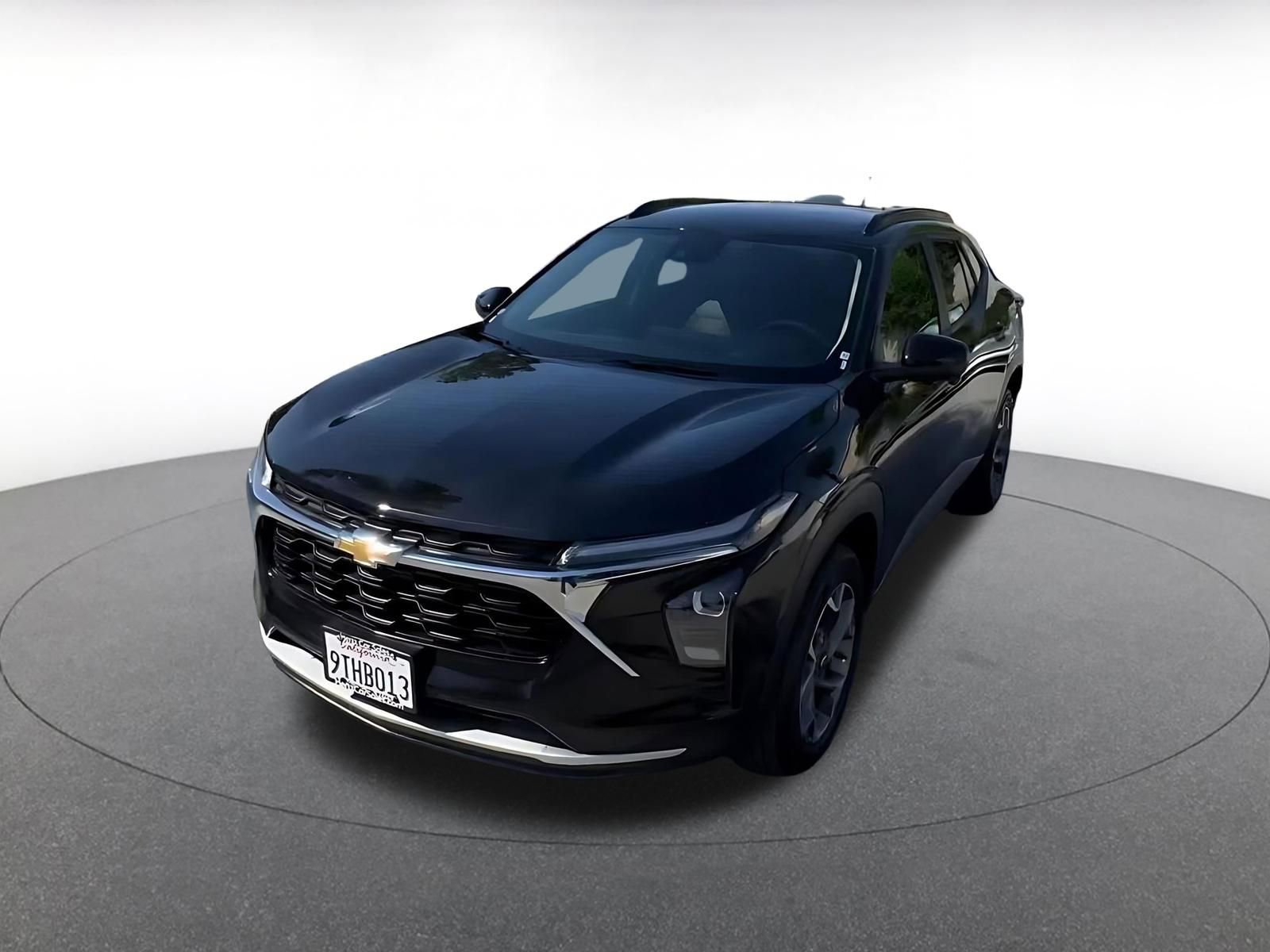 Used 2025 Chevrolet Trax LT FWD image 8