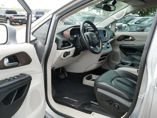 Used 2017 Chrysler Pacifica Premium FWD image 12