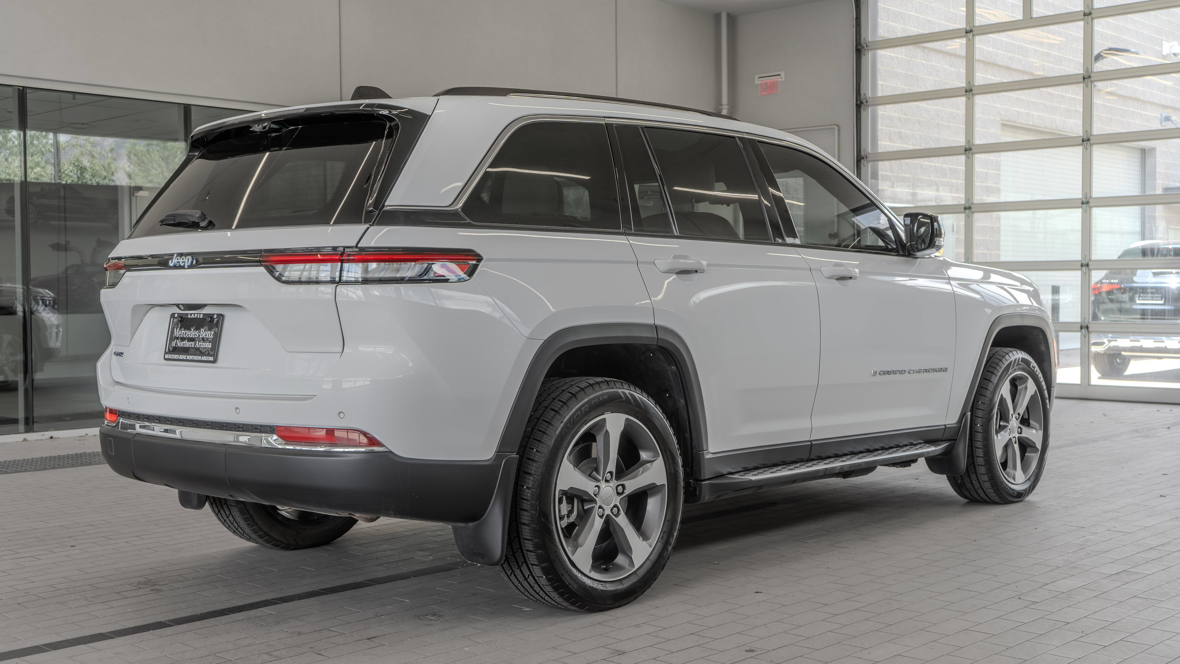 Used 2023 Jeep Grand Cherokee 4WD 4xe w/ Luxury Tech Group II image 28