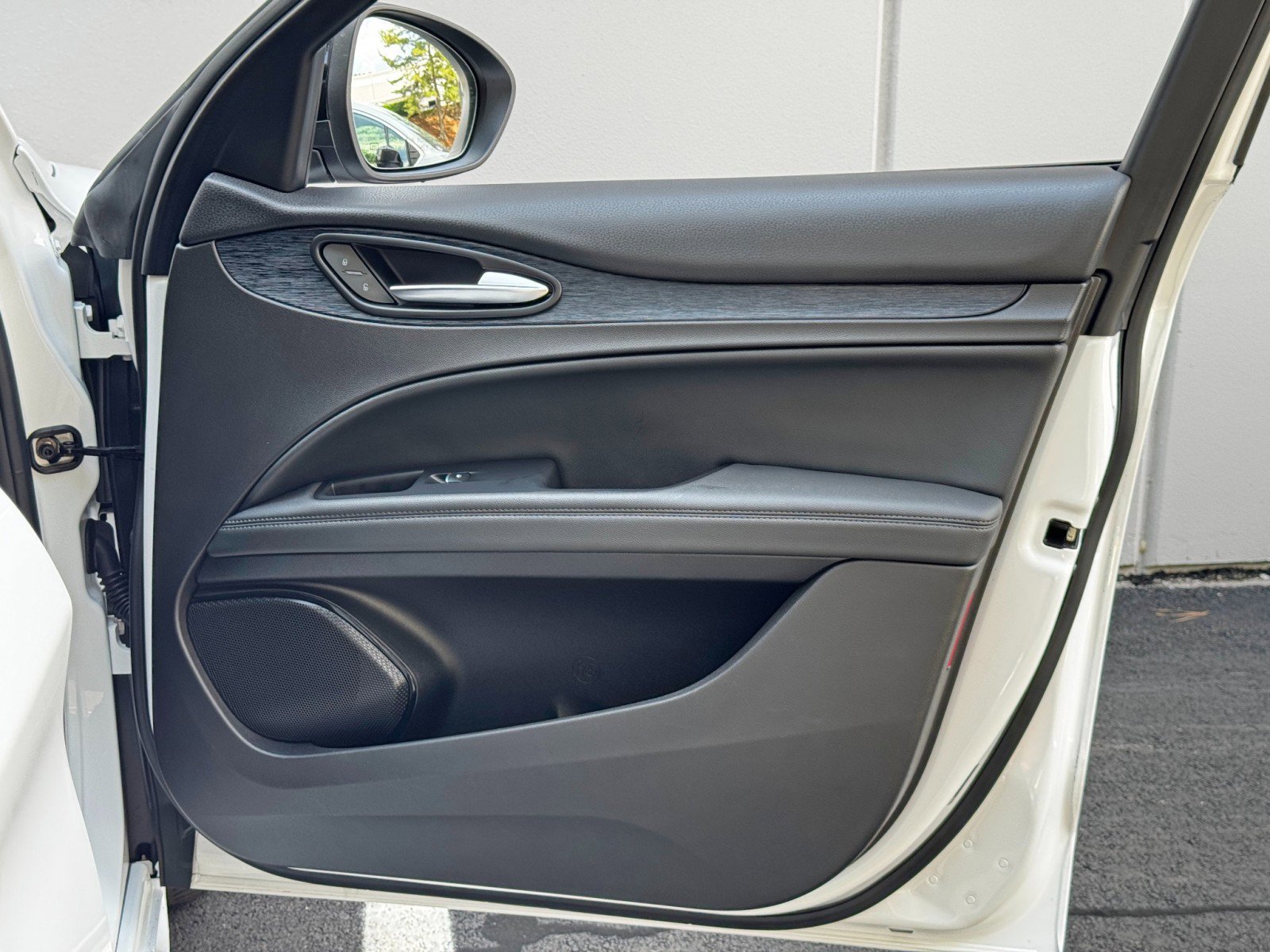 Used 2024 Alfa Romeo Stelvio Sprint image 44