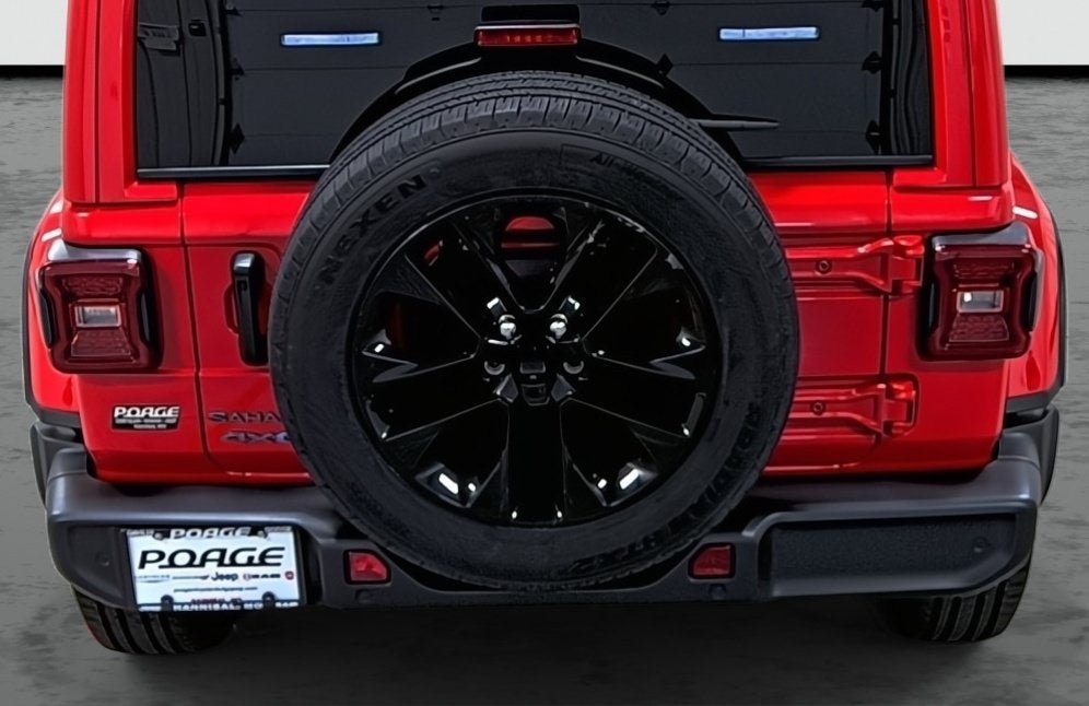 Used 2025 Jeep Wrangler Unlimited Sahara w/ Safety Group AWD/4WD image 11