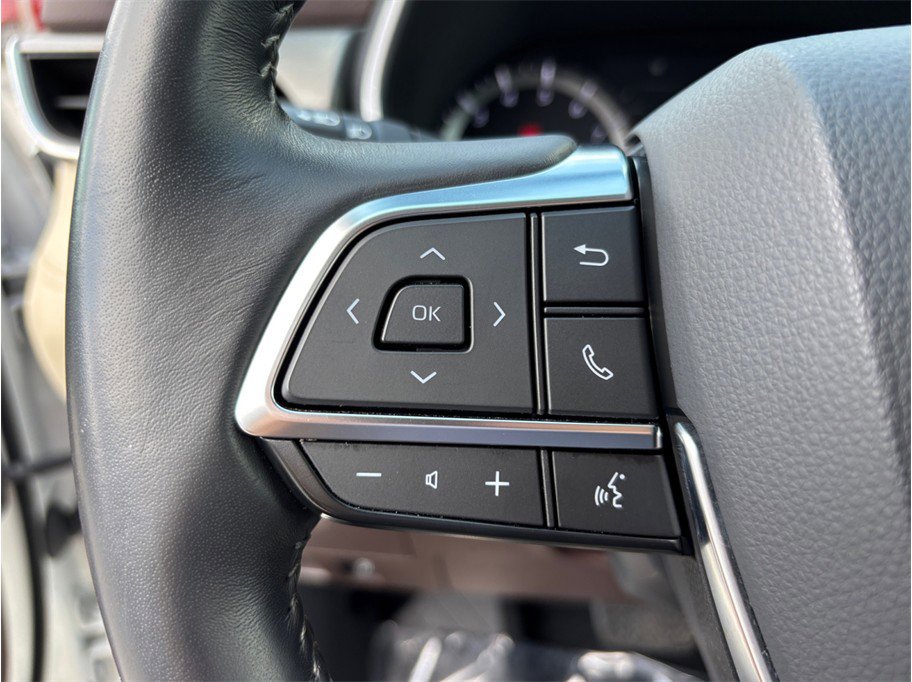 Used 2020 Toyota Highlander XLE FWD image 23