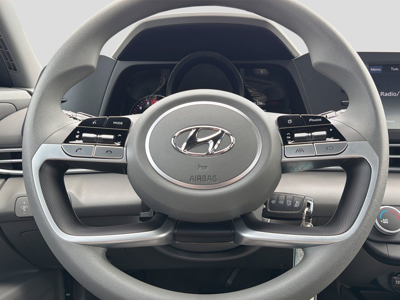 Certified 2023 Hyundai Elantra SE FWD image 19