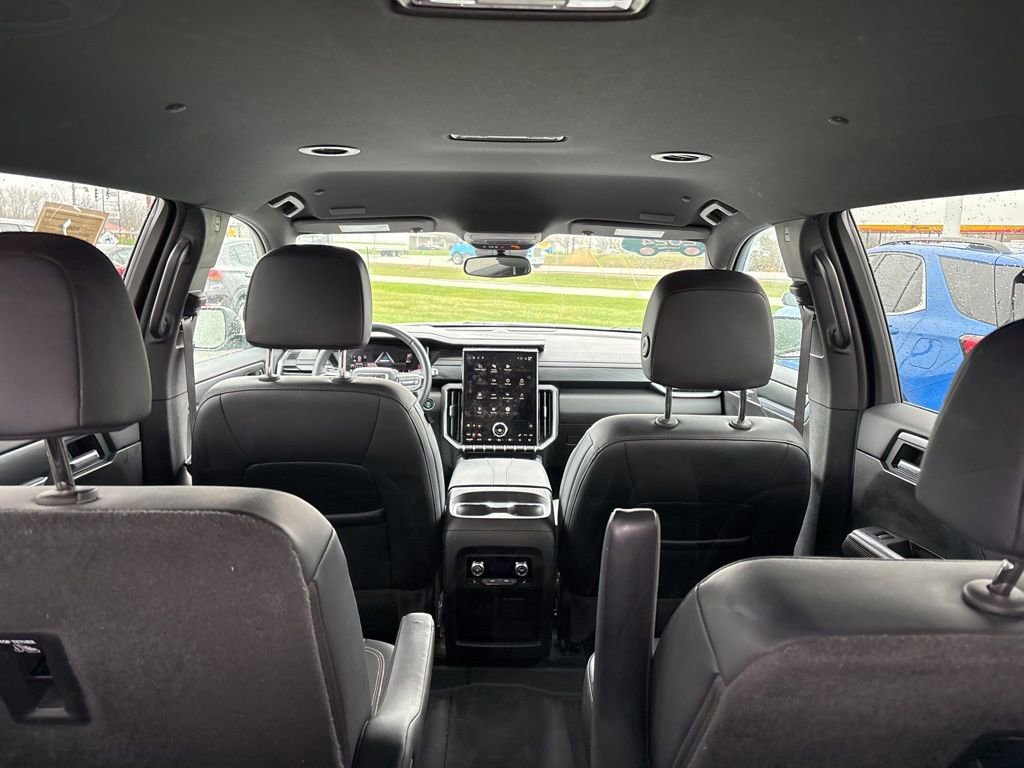 Certified 2024 GMC Acadia Elevation w/ Luxury Package AWD/4WD image 14