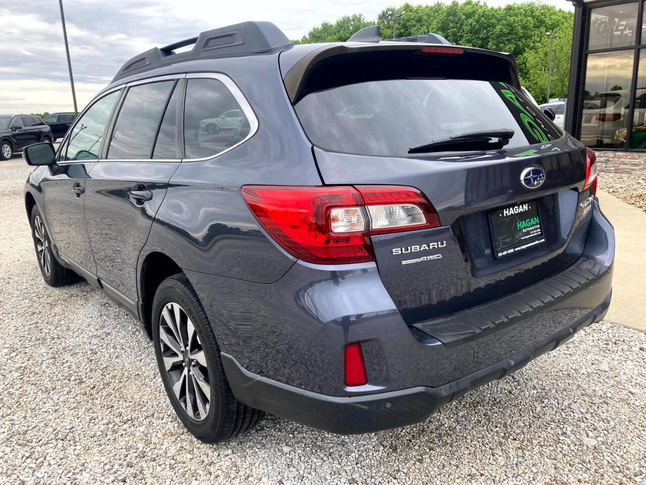 Used 2017 Subaru Outback 2.5i Limited AWD/4WD image 6