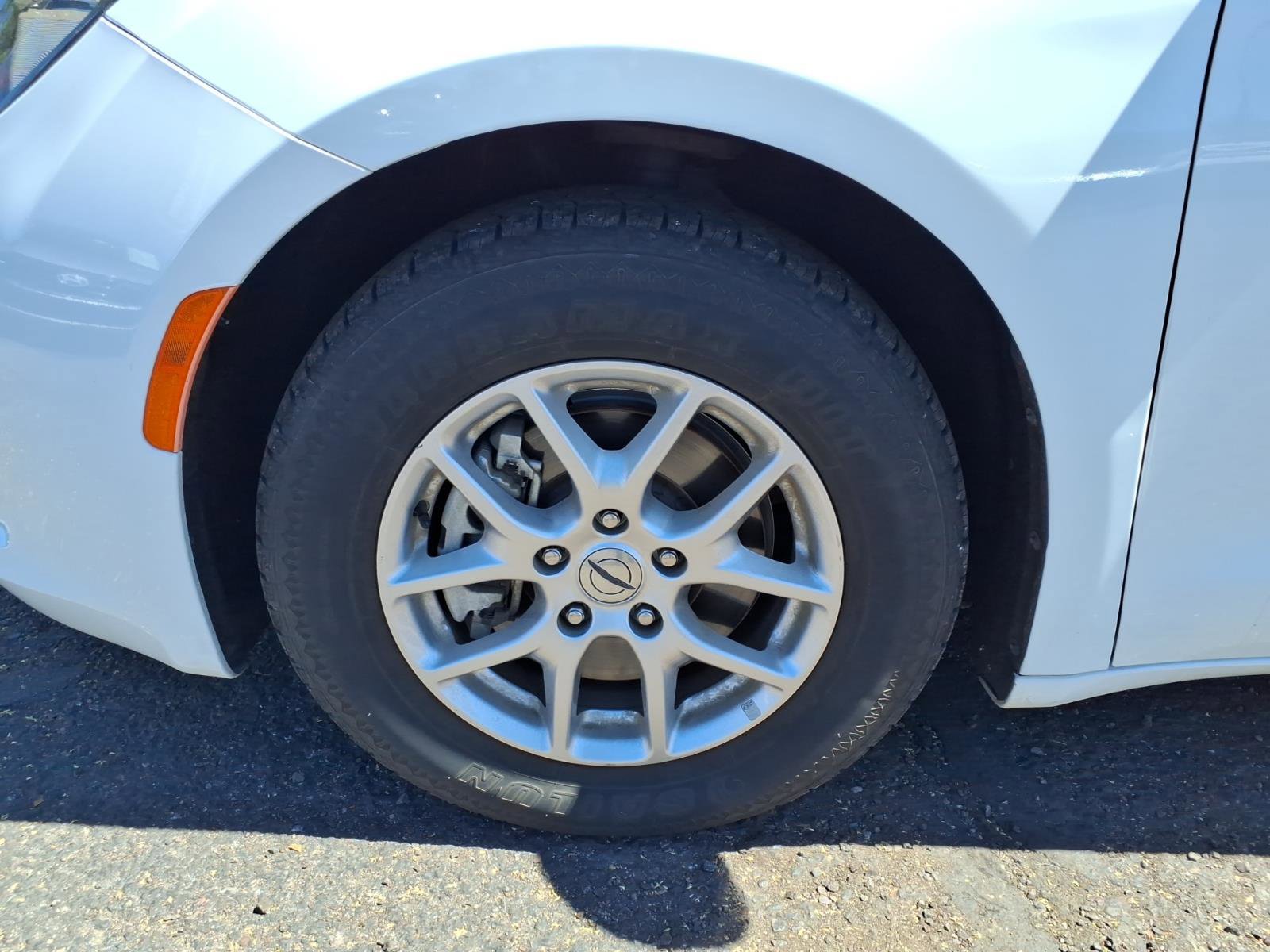 Used 2023 Chrysler Voyager LX image 9