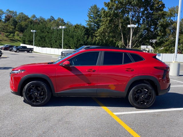 Used 2026 Chevrolet Trax LT w/ Driver Confidence Package FWD image 2