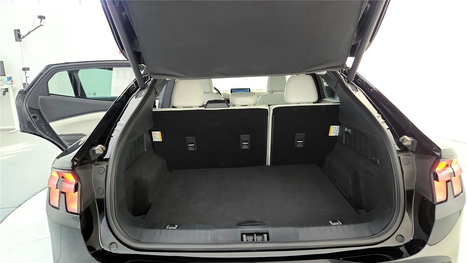 Used 2023 Ford Mustang Mach-E Premium image 30