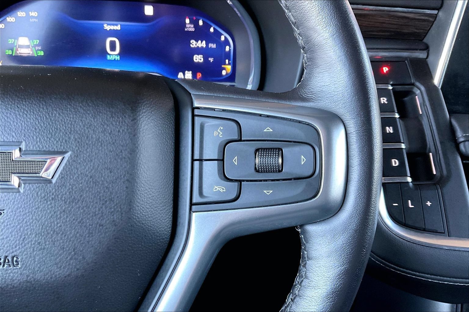 Used 2022 Chevrolet Tahoe Z71 w/ Z71 Off-Road Package AWD/4WD image 12