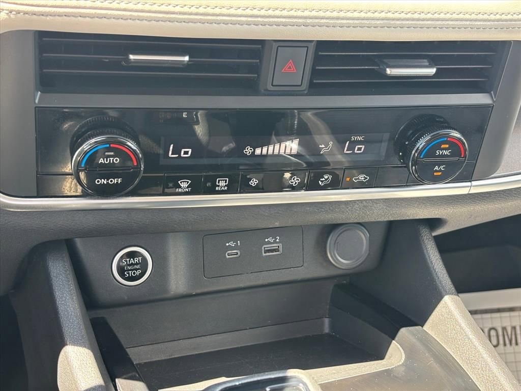 Used 2023 Nissan Rogue SV AWD/4WD image 18