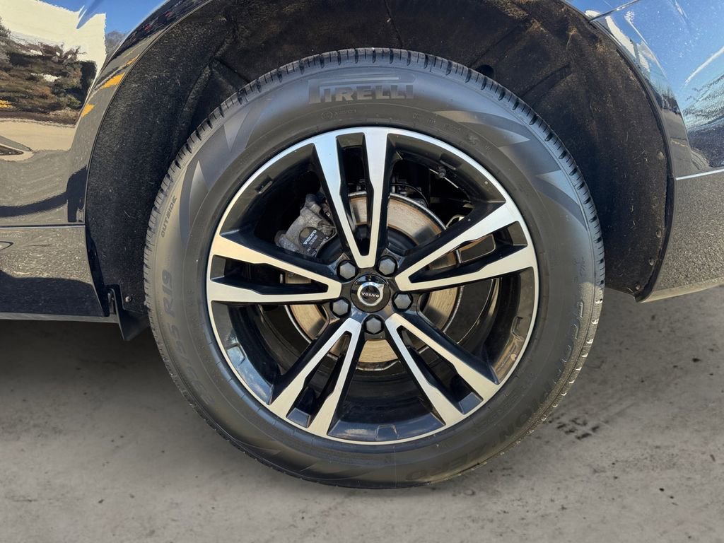 Used 2021 Volvo XC60 T5 Momentum image 8