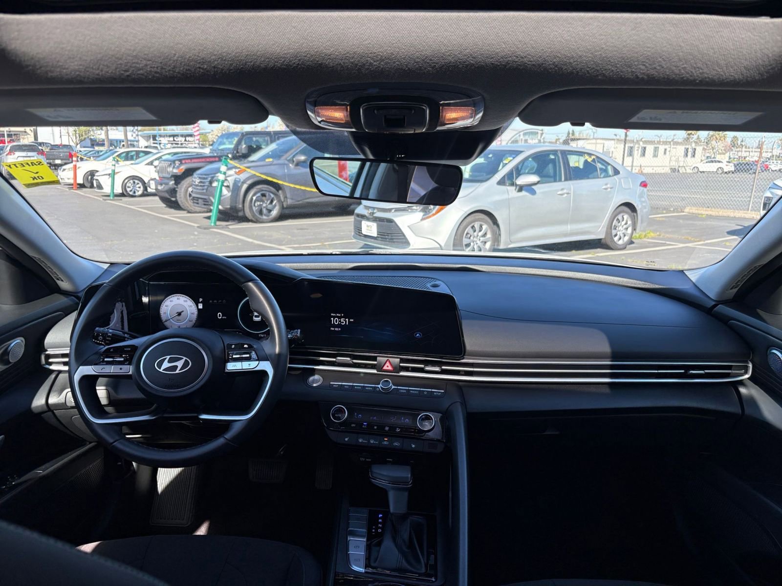 Used 2025 Hyundai Elantra SEL FWD image 34