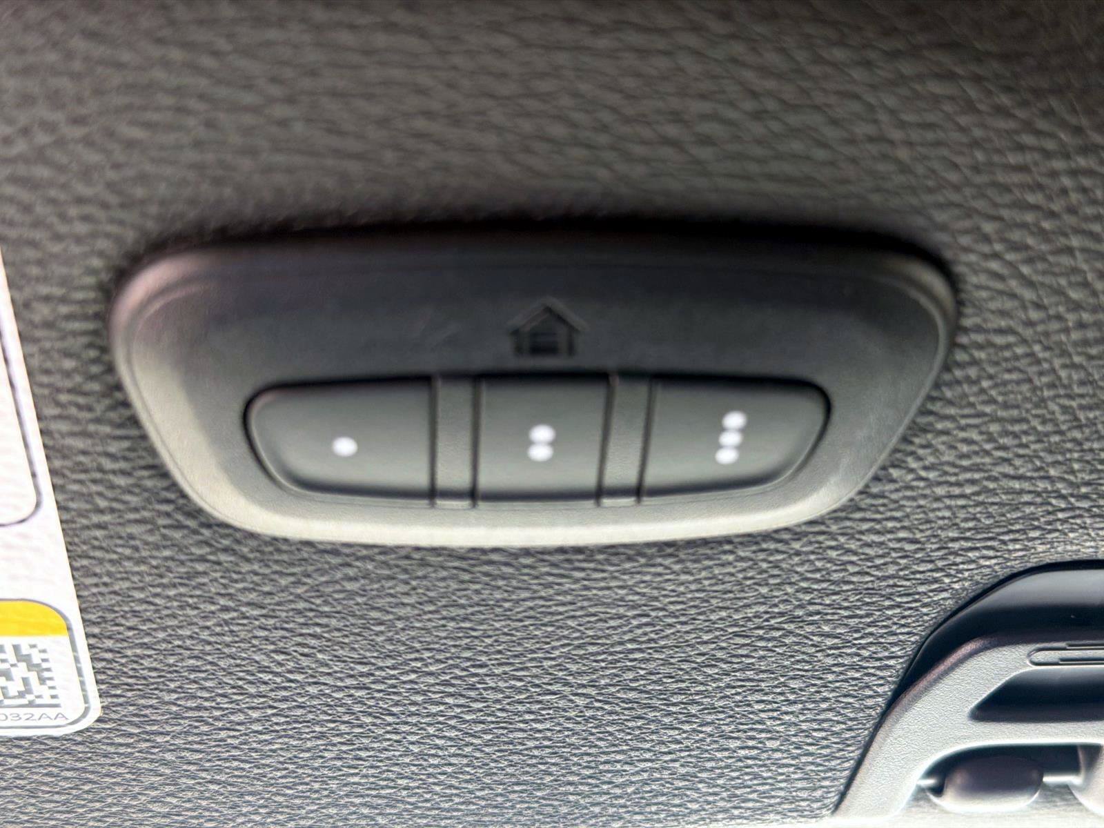 Used 2025 Jeep Gladiator Sport AWD/4WD image 19