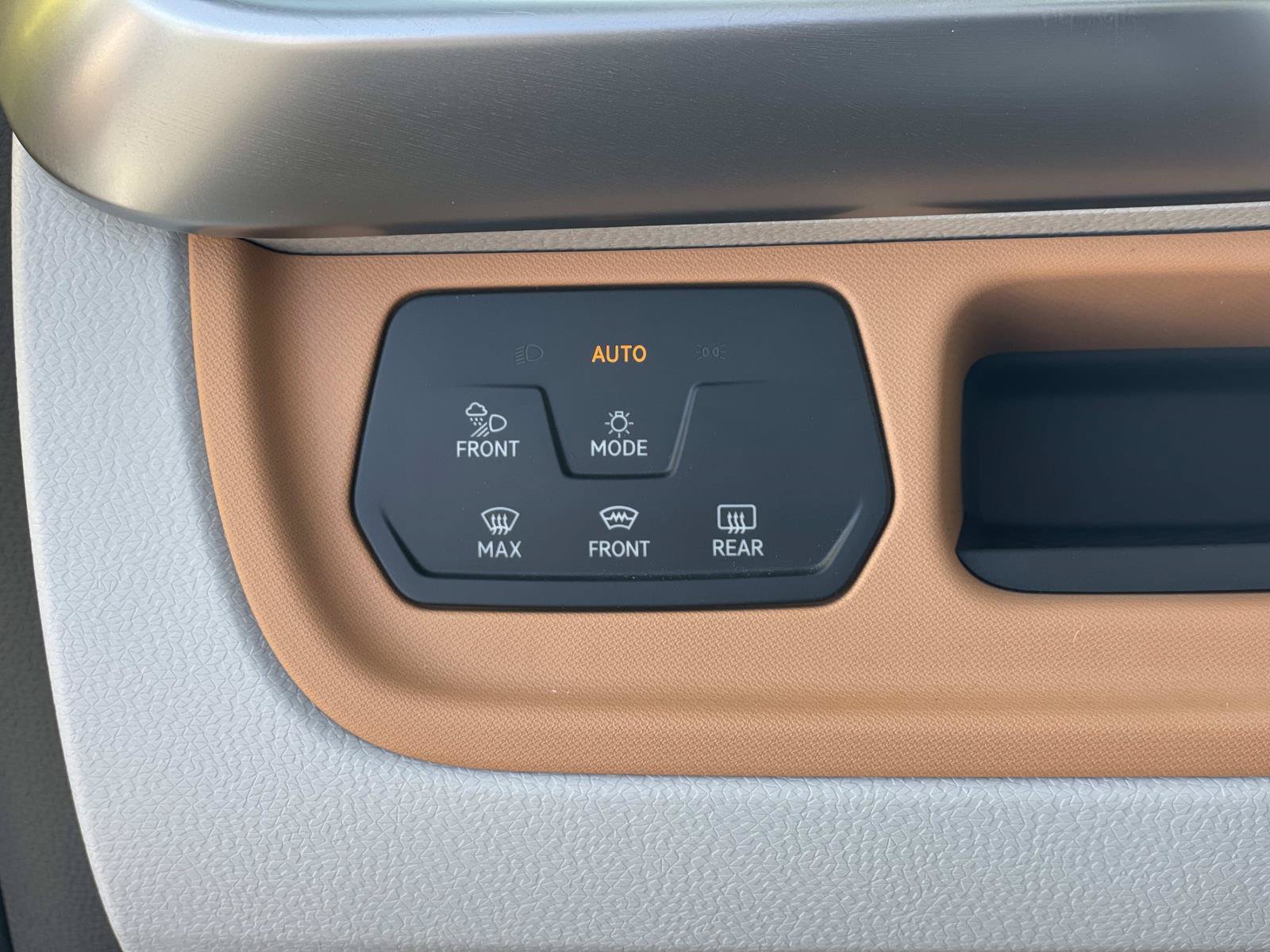 Certified 2025 Volkswagen ID. Buzz Pro S Plus AWD/4WD image 21