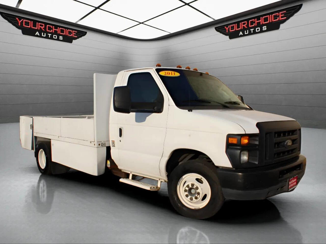 Used 2011 Ford E-450 and Econoline 450 Super Duty image 3