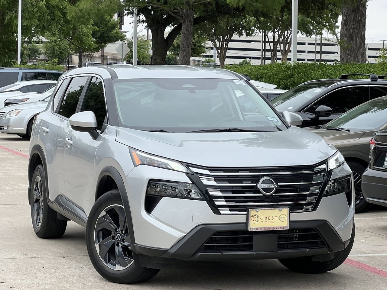 Certified 2025 Nissan Rogue SV FWD image 2